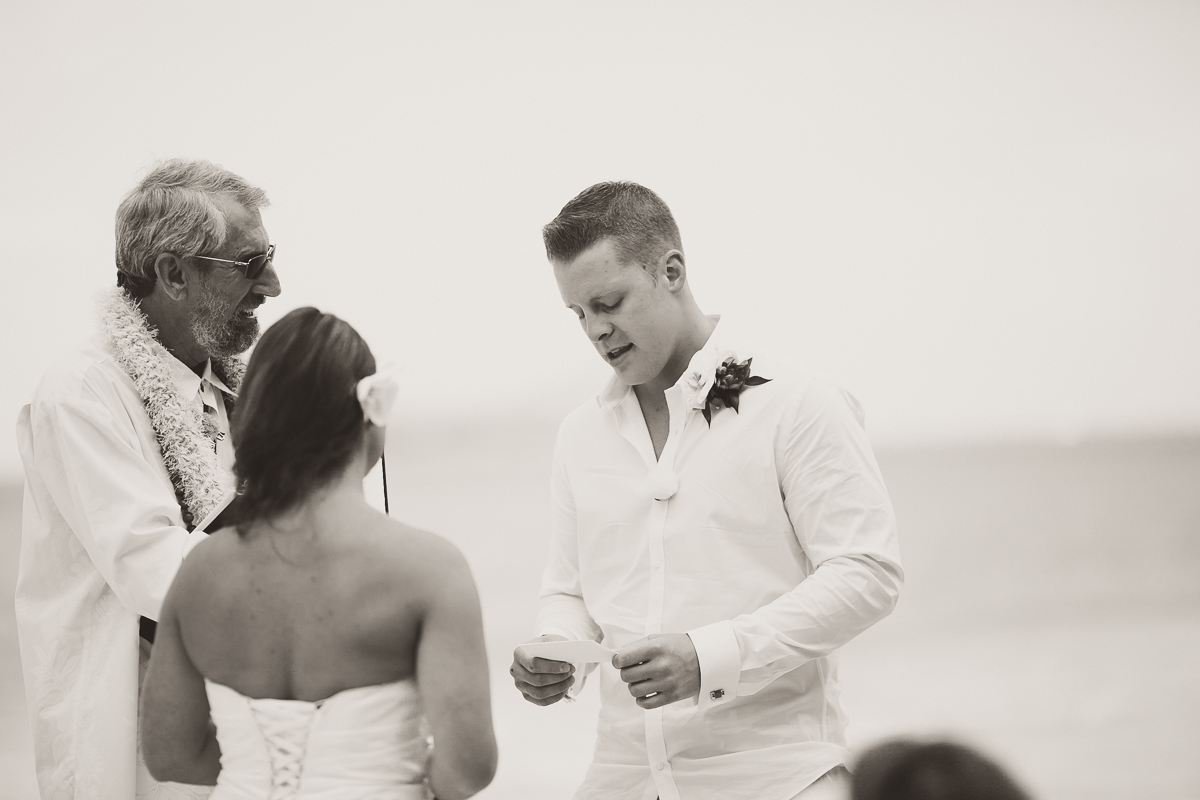 bride and groom hawaii