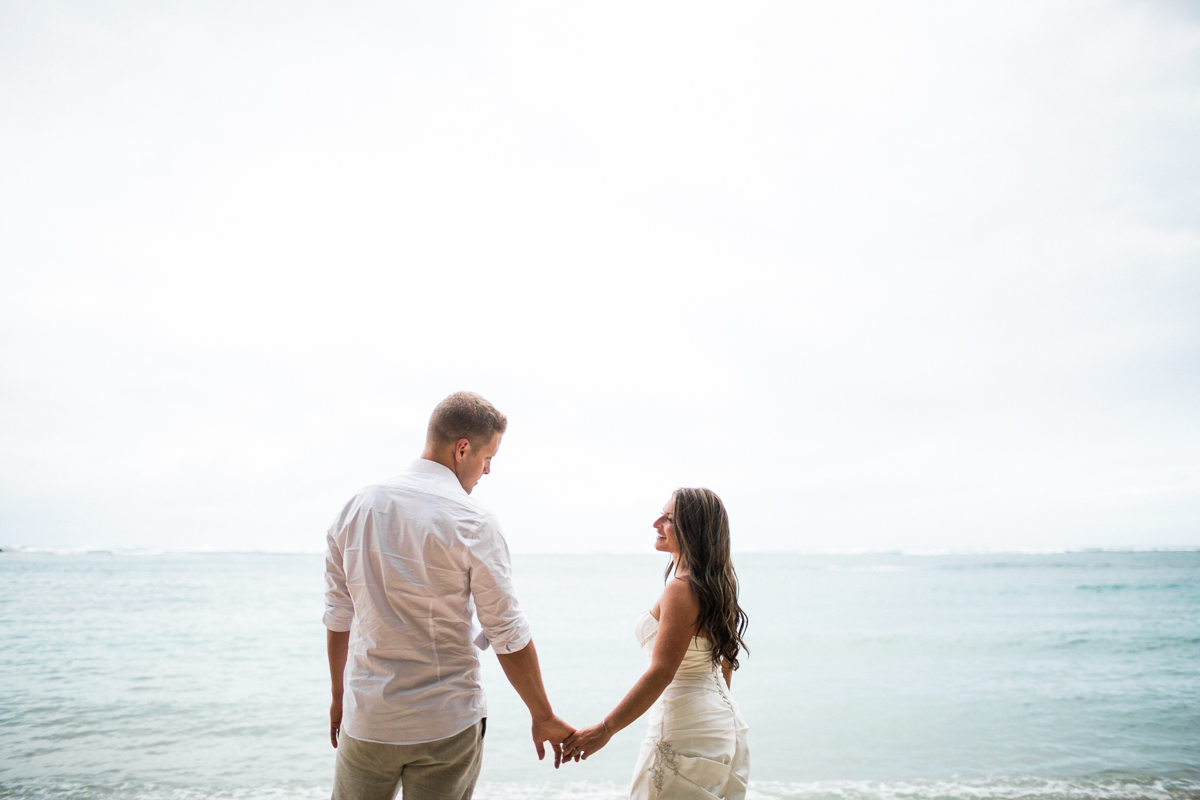 beach wedding photographer hawaii