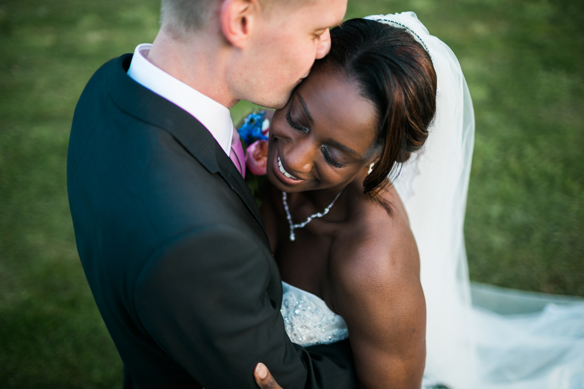 bride and groom in field holland