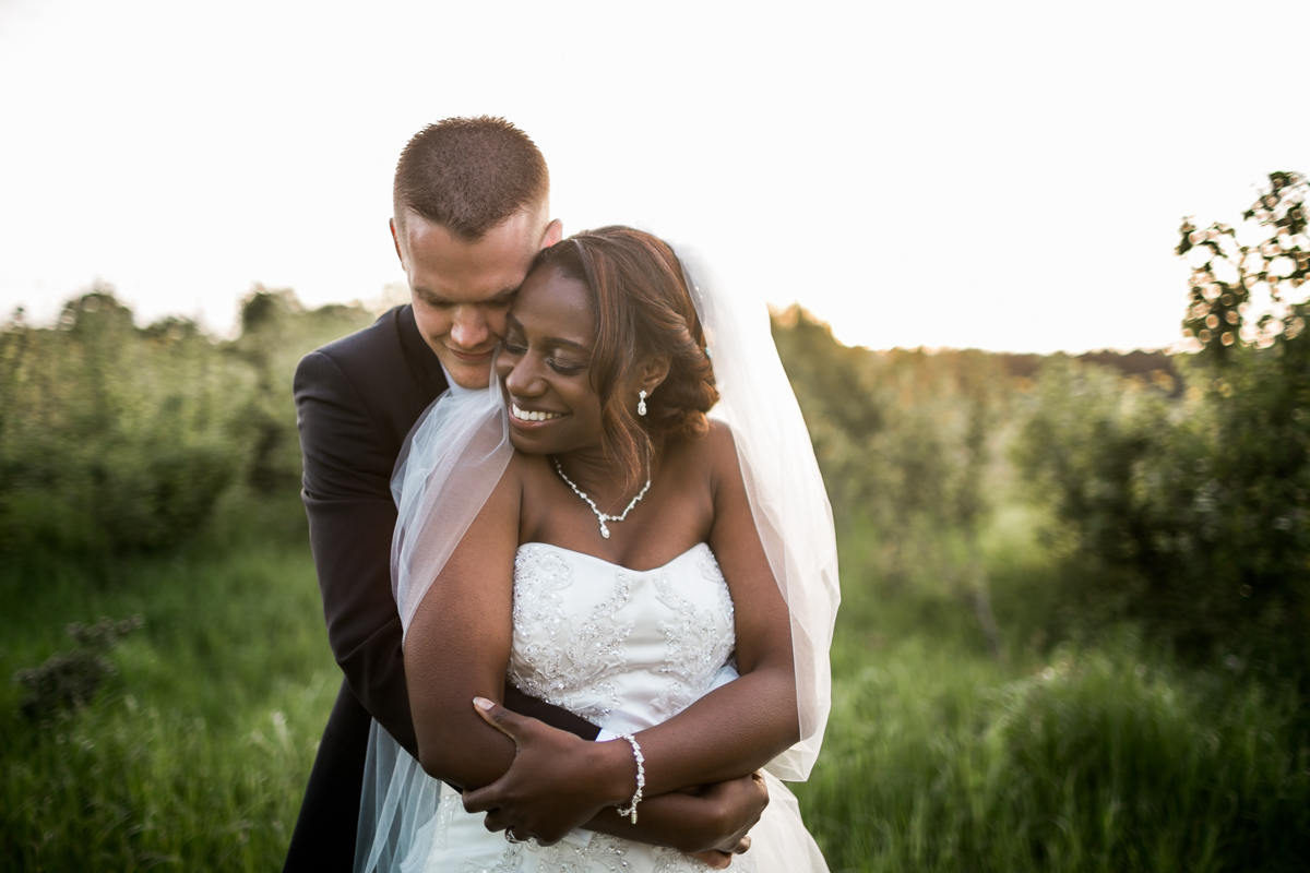 bride and groom in field holland