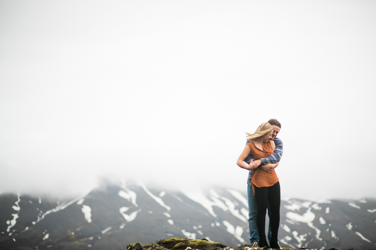 tectonic plates iceland couple photos