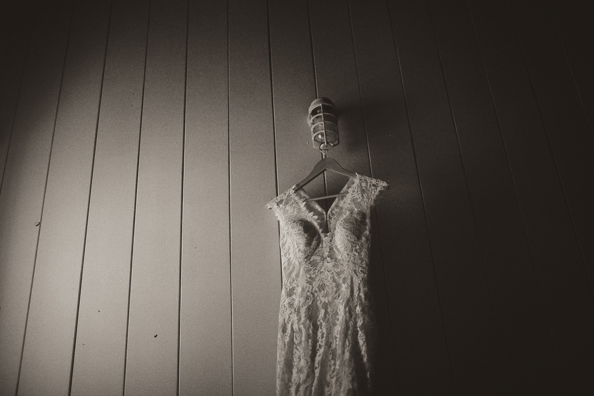 sunshinecoastelopement-wedding dress