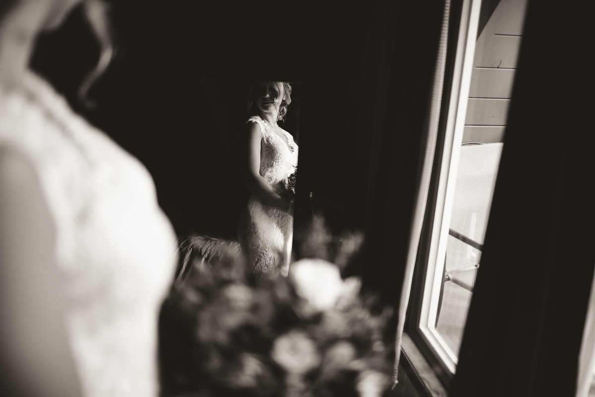 sunshinecoastelopement-bride window light