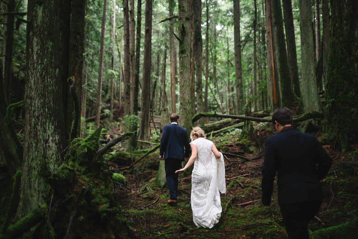 sunshinecoastelopement-walking into woods