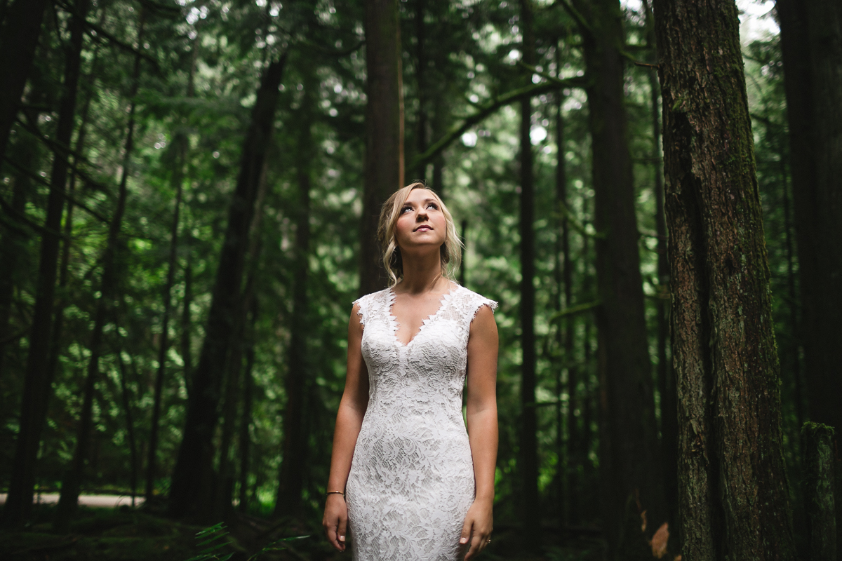 sunshinecoastelopement-bride in woods