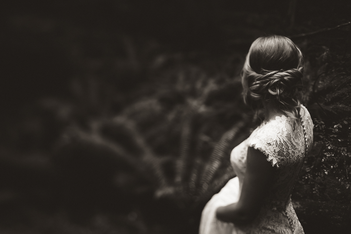 sunshinecoastelopement-bride in woods