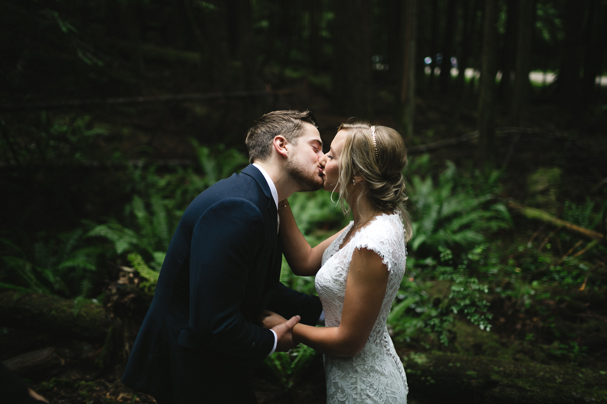 sunshine coast elopement-first kiss