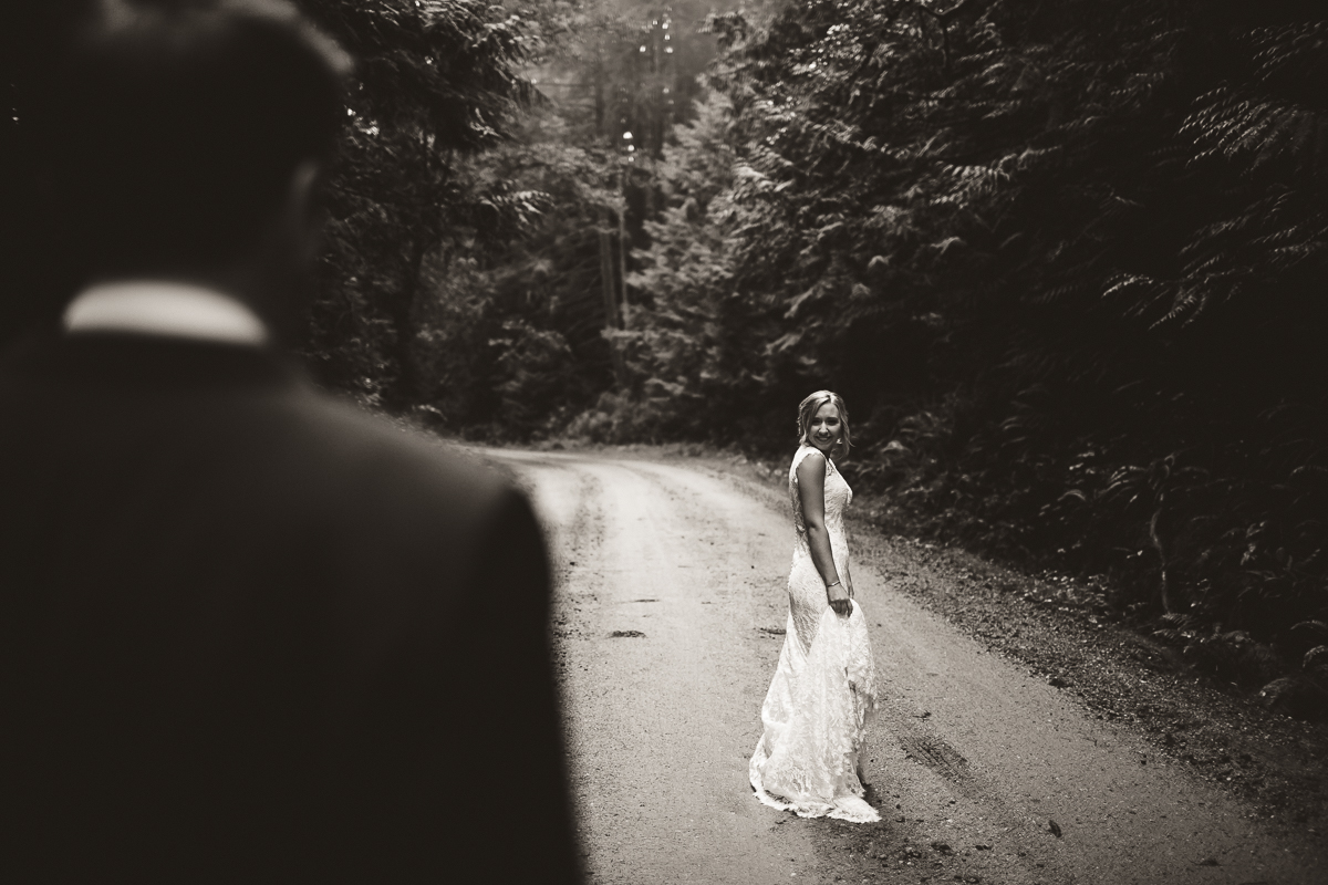 sunshine coast elopement-bride and groom dirt road