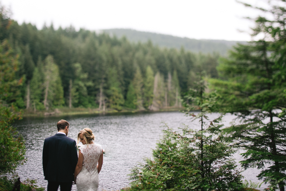 sunshine coast elopement-bride and groom dirt road