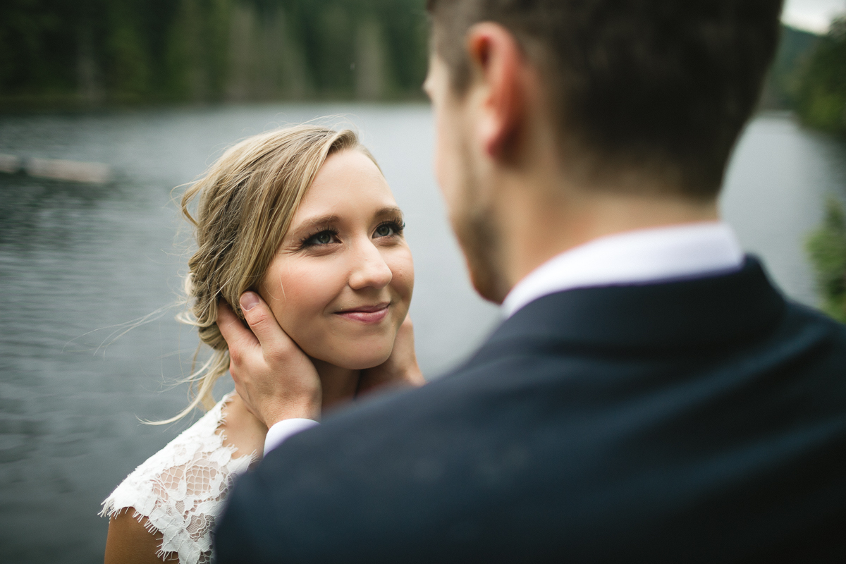 sunshine coast elopement-bride and groom lake