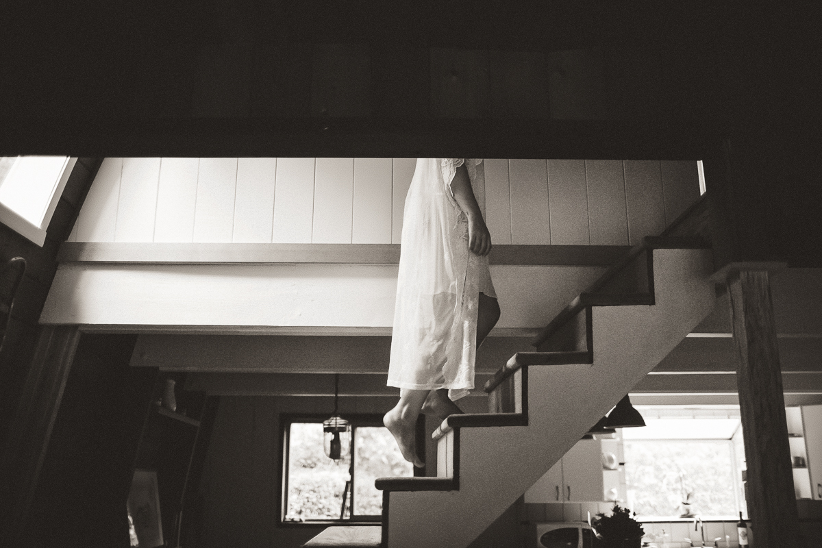 sunshinecoastelopement-bride on stairs