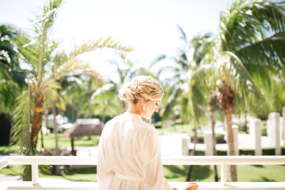 girls getting ready mexico wedding photography