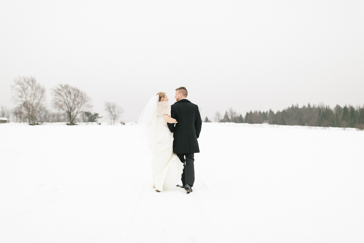 snowy wedding photos