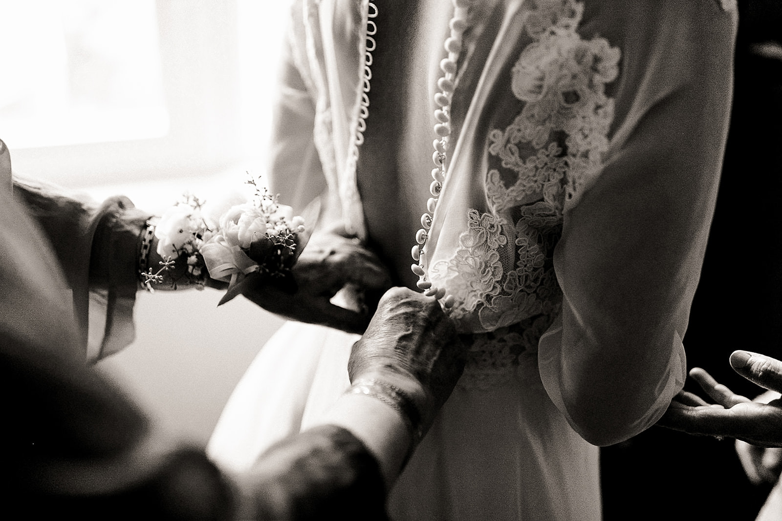 Toronto Wedding Bride getting ready 