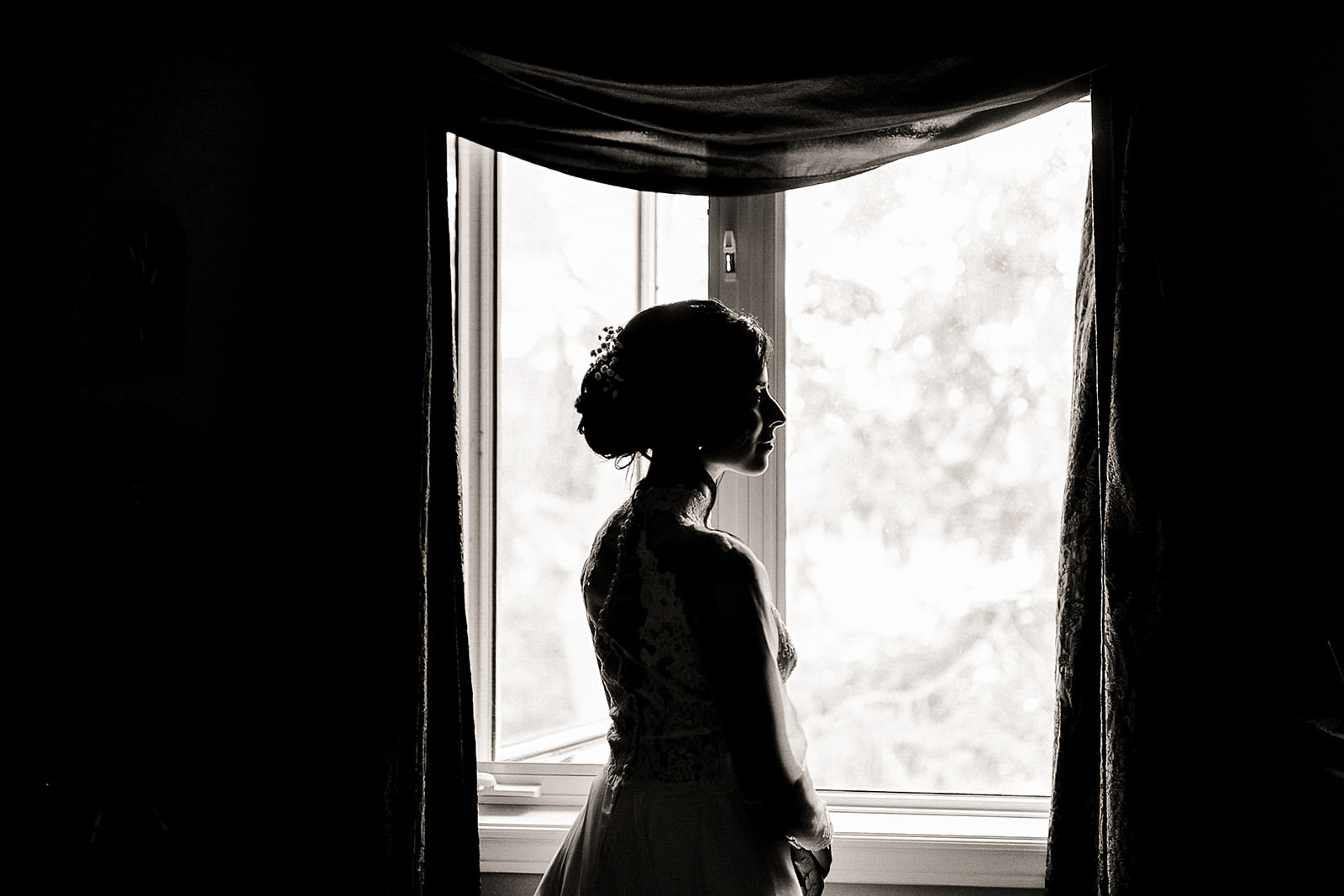 Toronto Wedding Bride getting ready 