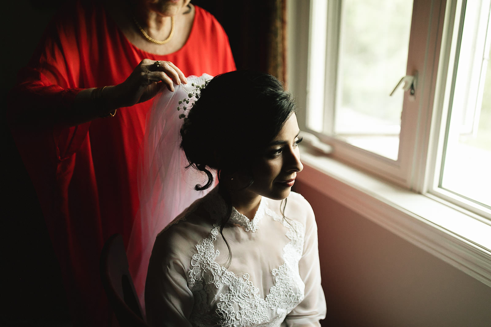 Toronto Wedding Bride getting ready 