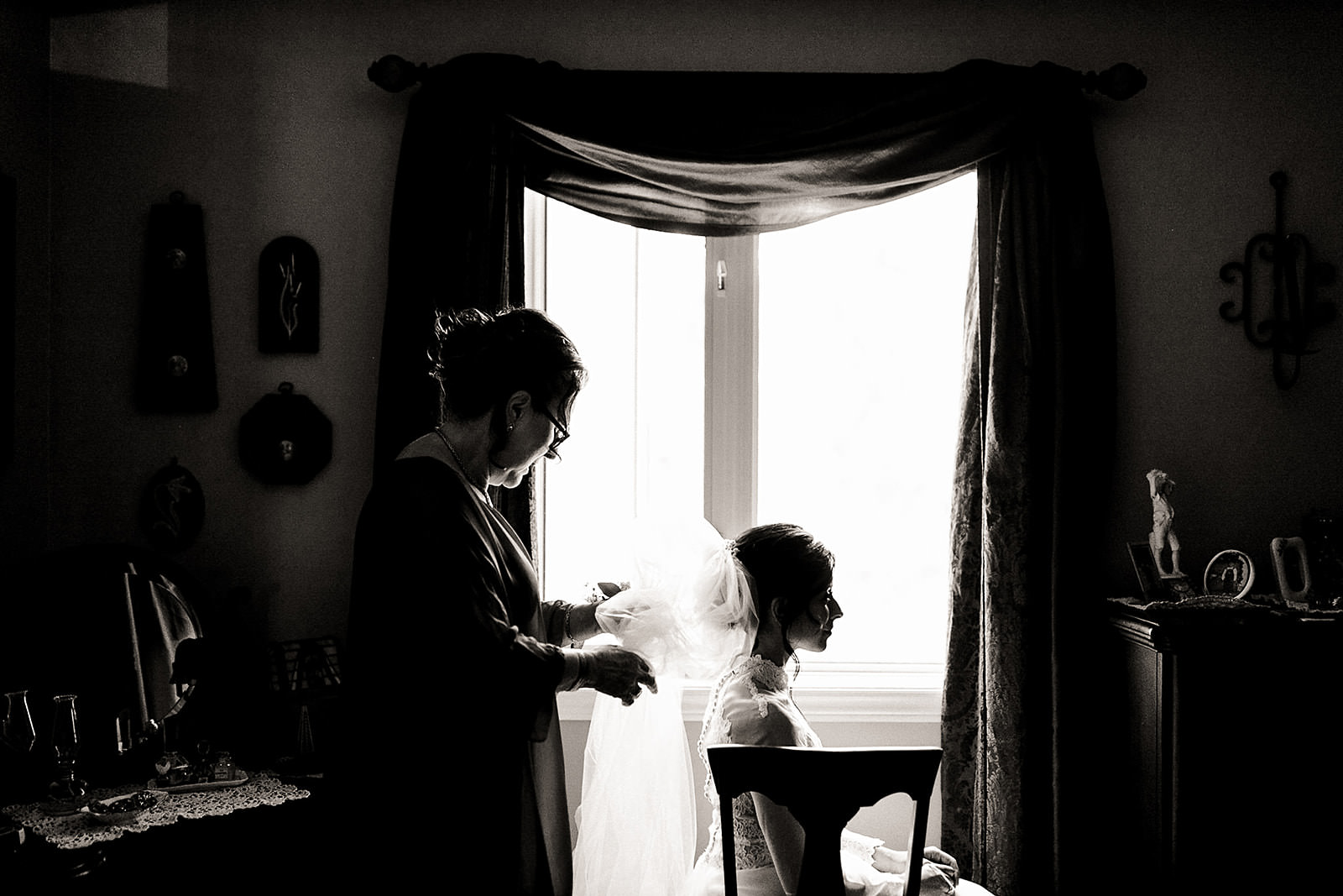 Toronto Wedding Bride getting ready 