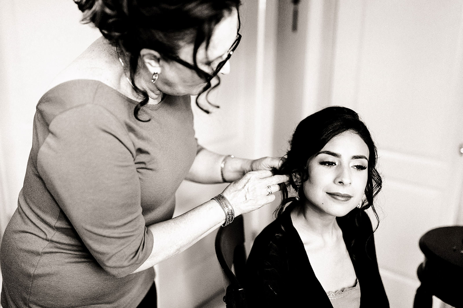 Toronto Wedding Bride getting ready 