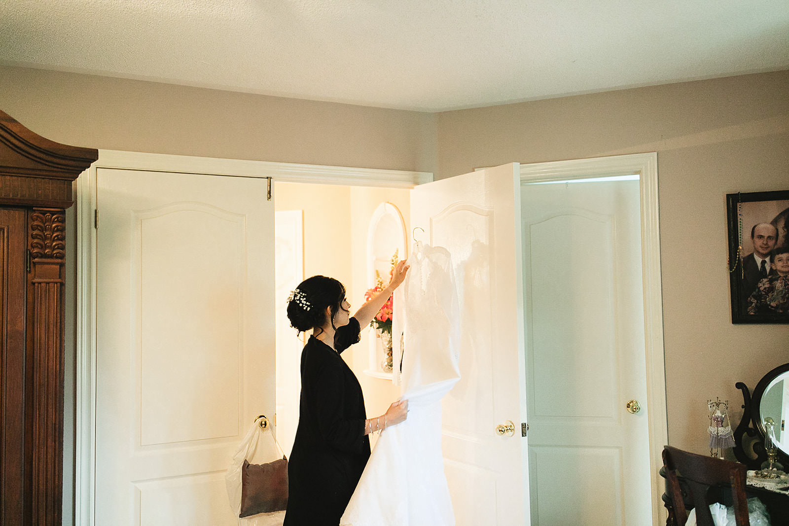 Toronto Wedding Bride getting ready 