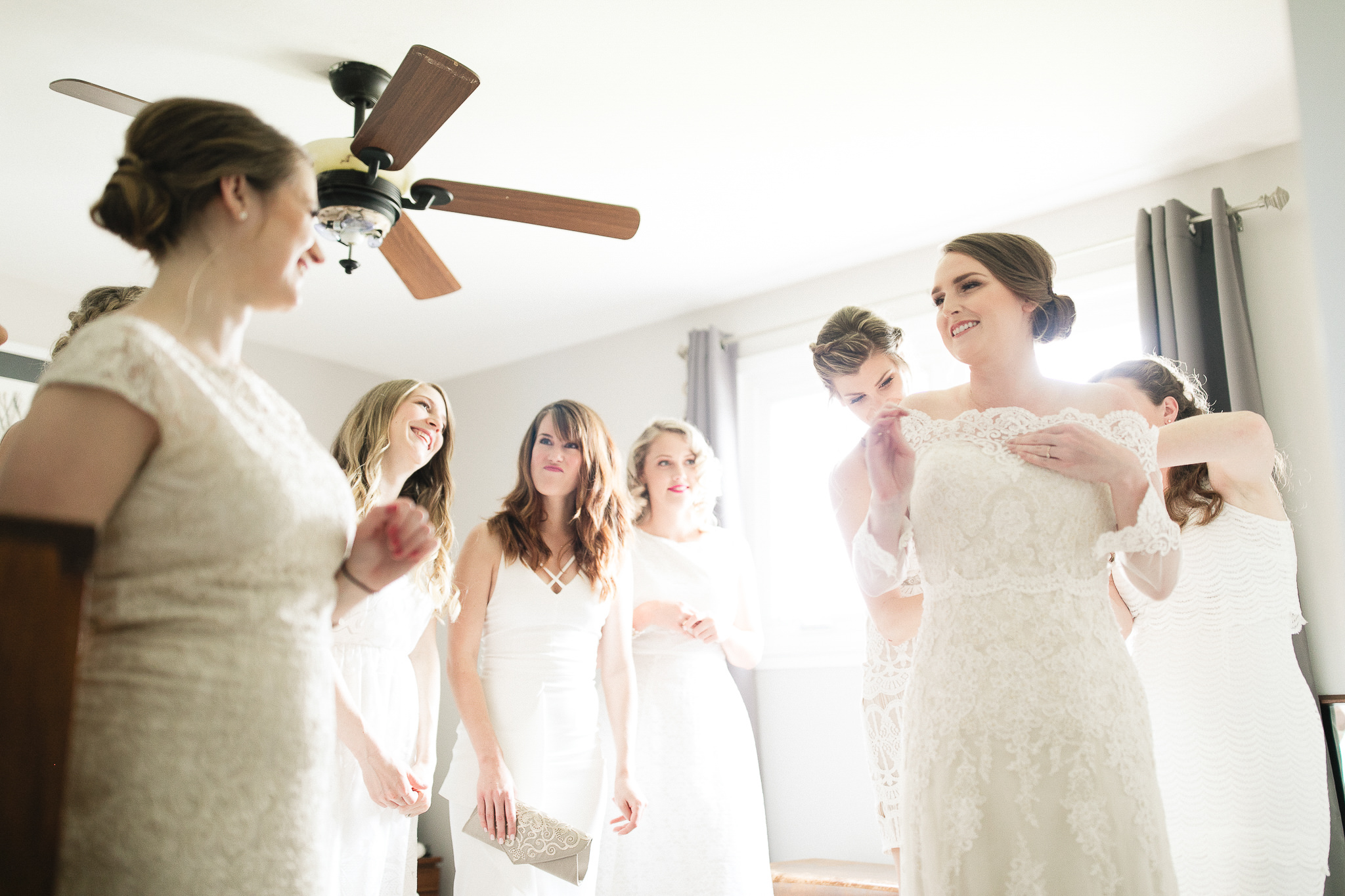 bridesmaids getting ready