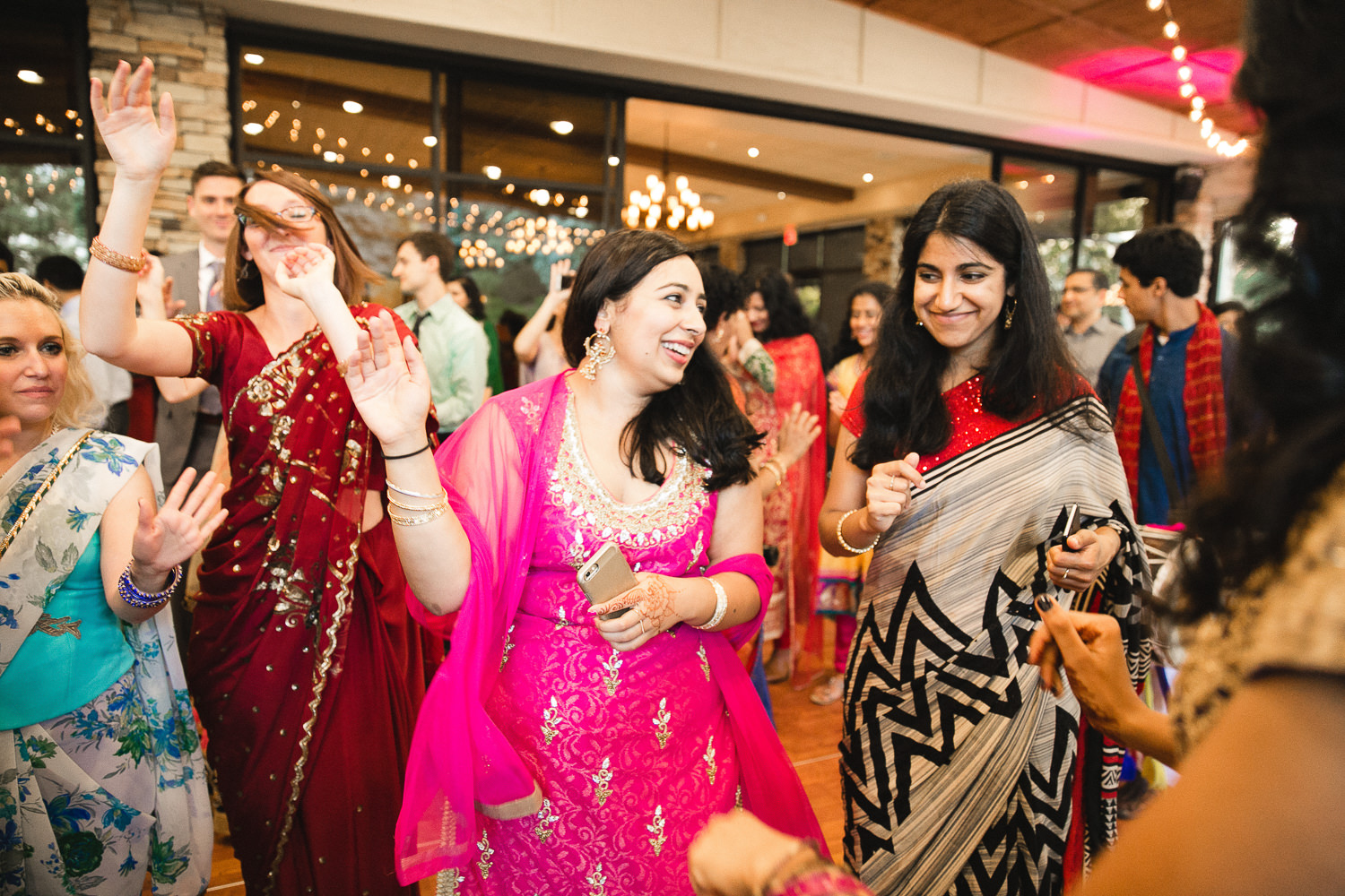 indian wedding photography dancing