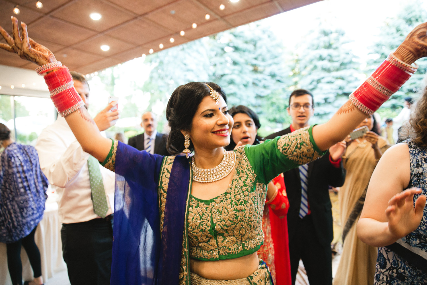 indian wedding photography dancing