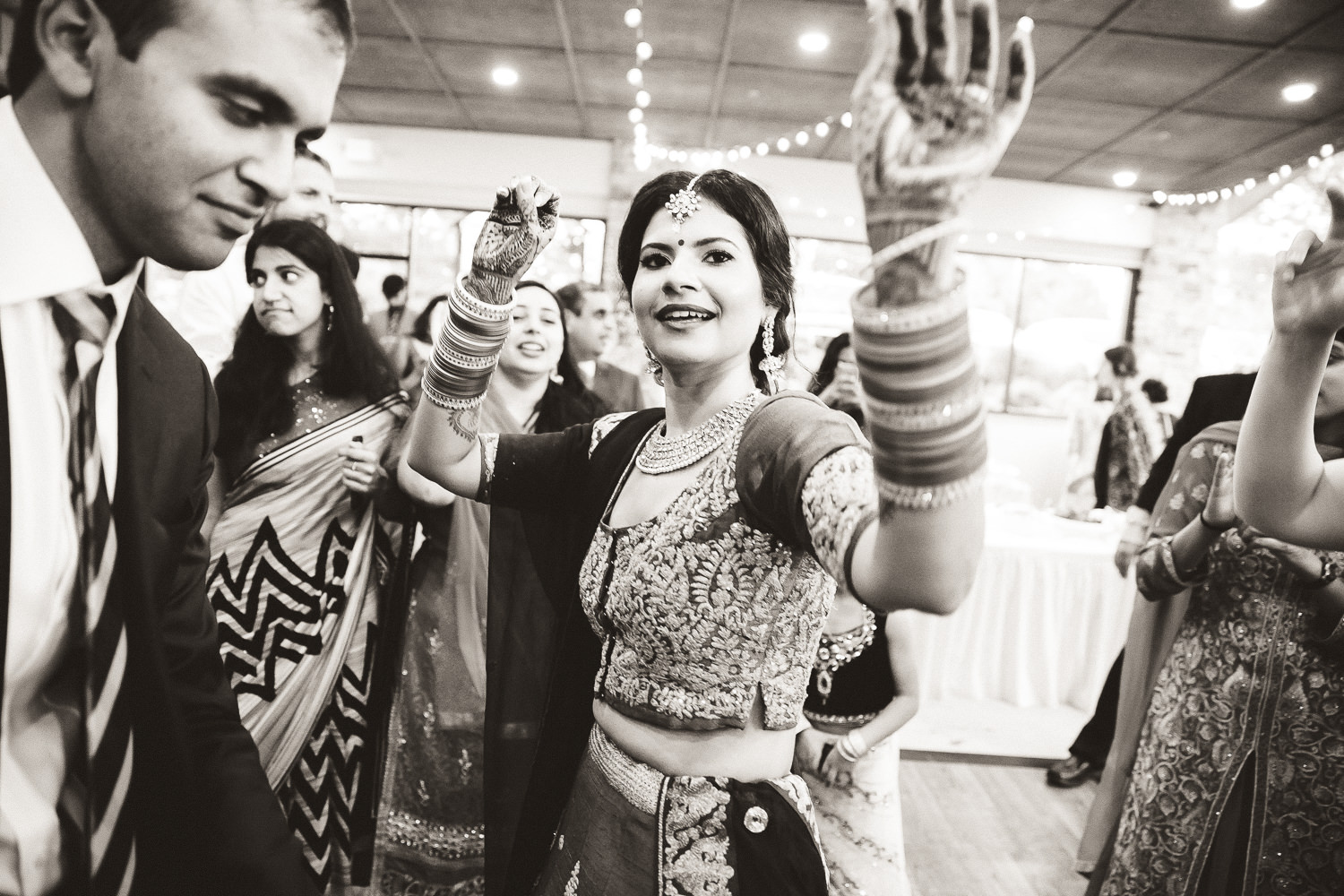 indian wedding photography dancing