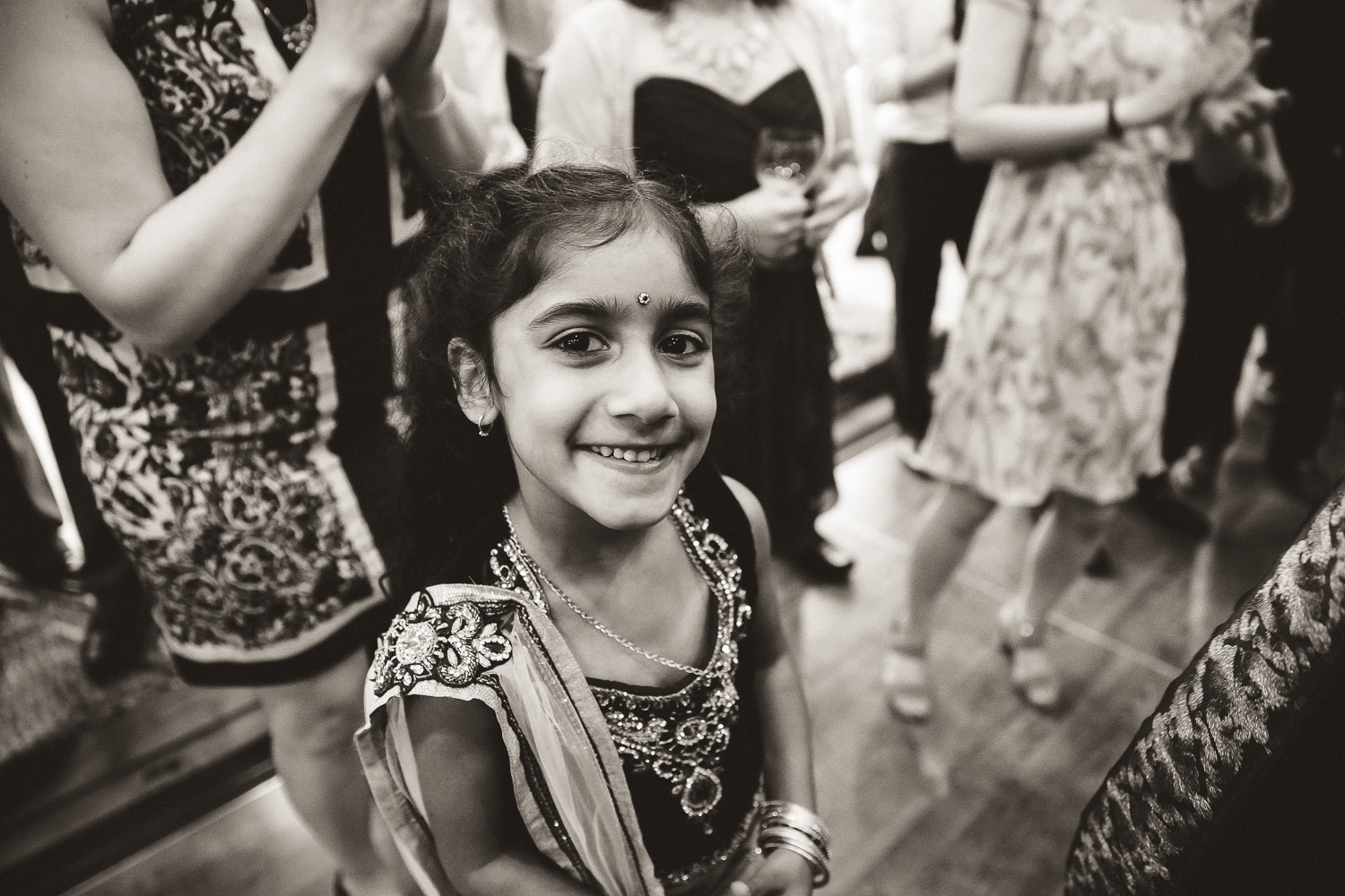 indian wedding photography dancing