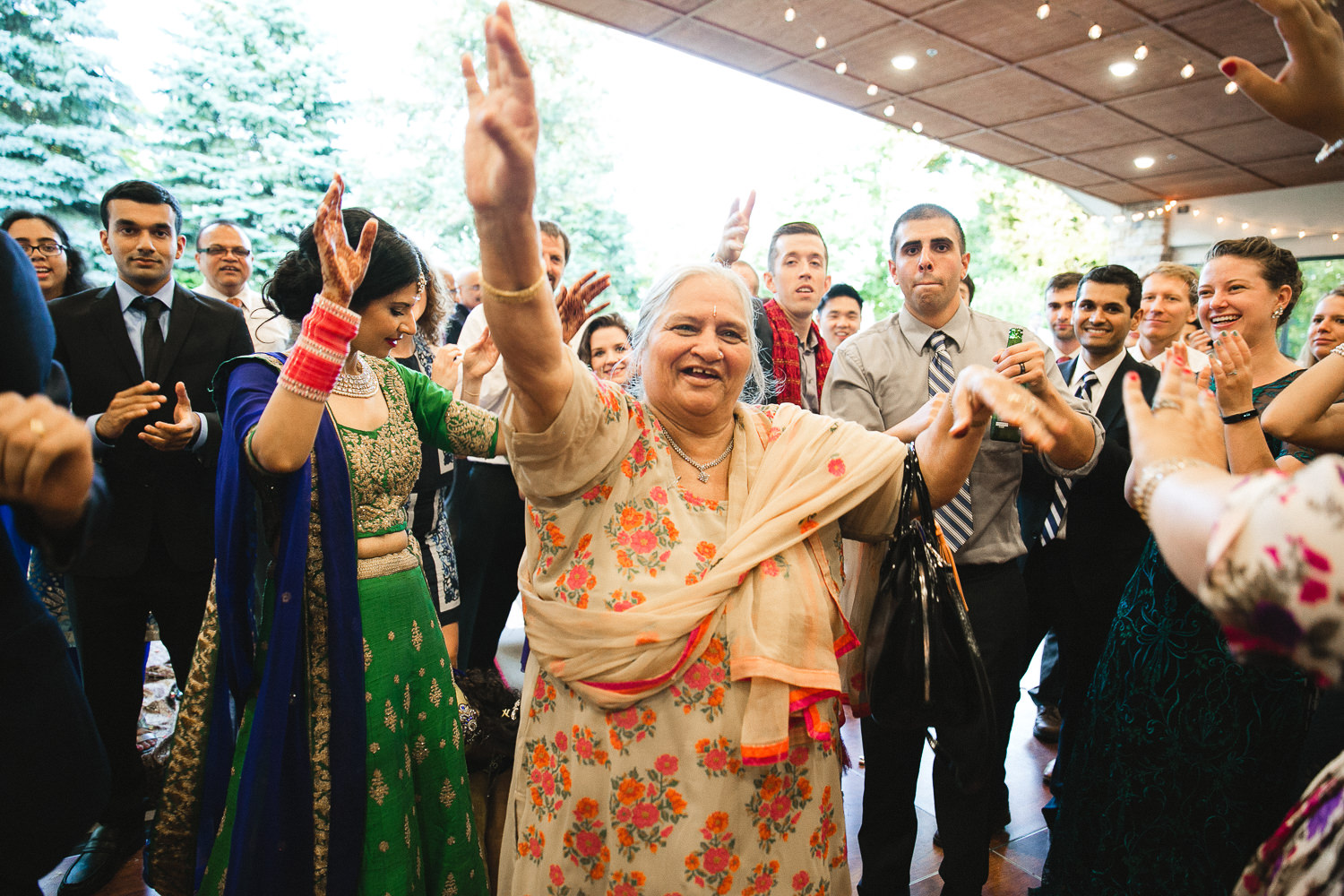 indian wedding photography dancing