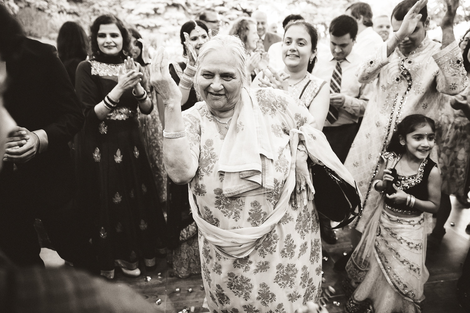 indian wedding photography dancing